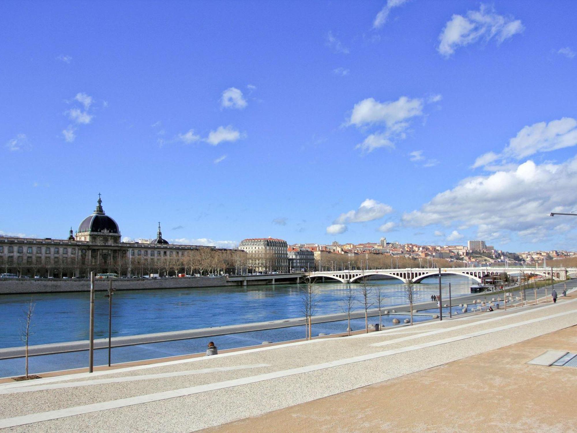 Ibis Budget Lyon Centre Confluence Exterior photo